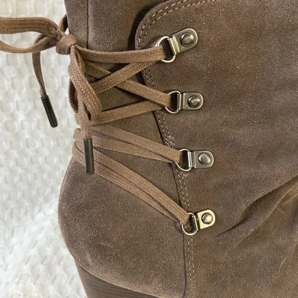 Clarks NWOT Suede Alpine Andi Ankle Heeled Lace Up Bootie Taupe Women's Size 8 - Picture 8 of 16